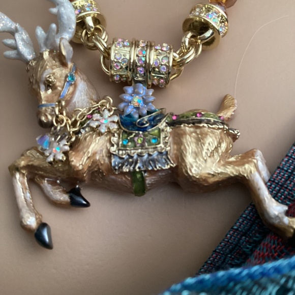 Kirks Folly reindeer - Picture 2 of 10